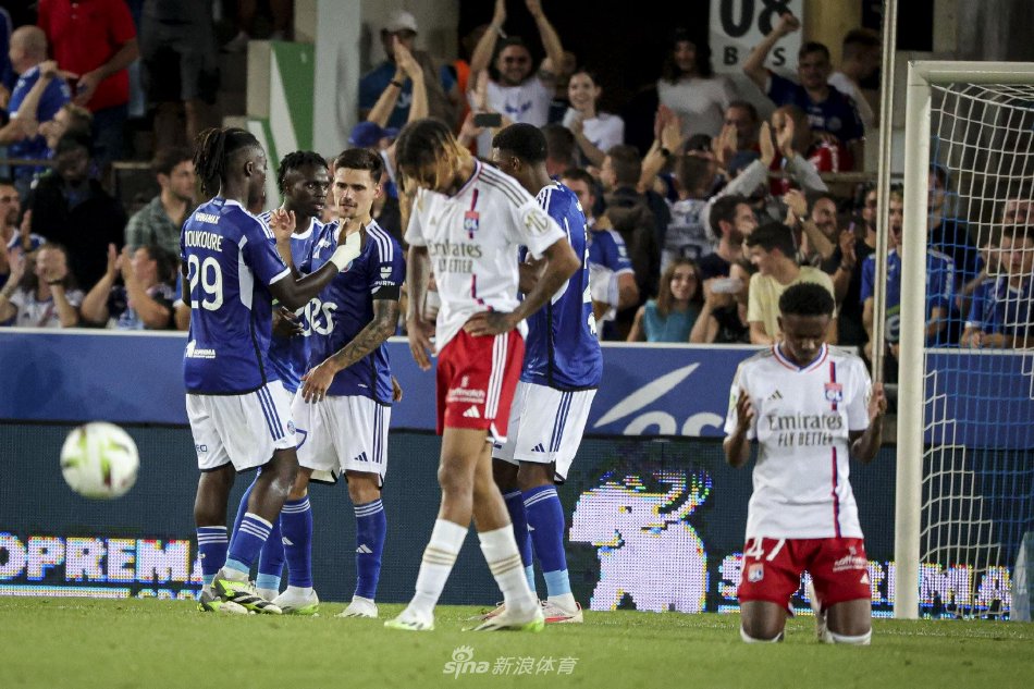 举更像是一 举更像是一